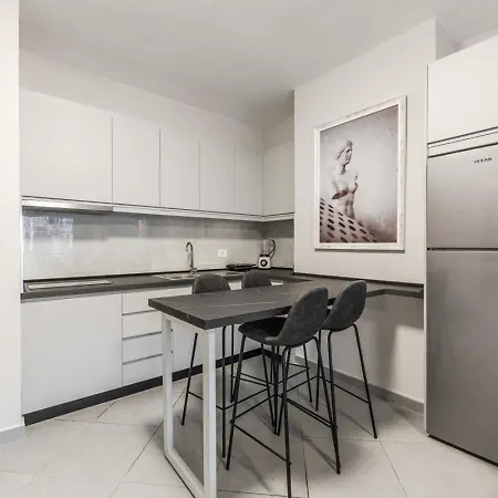 Apartment Seaview By Pikhost Sarande